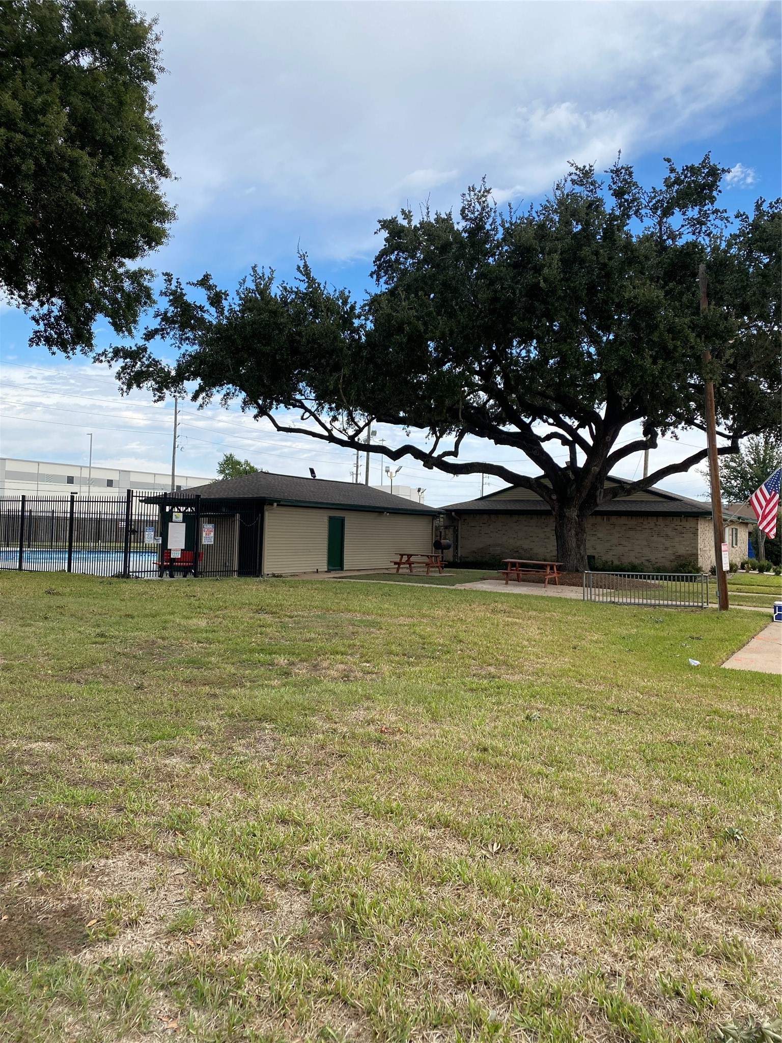 415 North Forest Boulevard Houston, TX 77090 - Photo 11 of 18 a view of a large pool with a yard