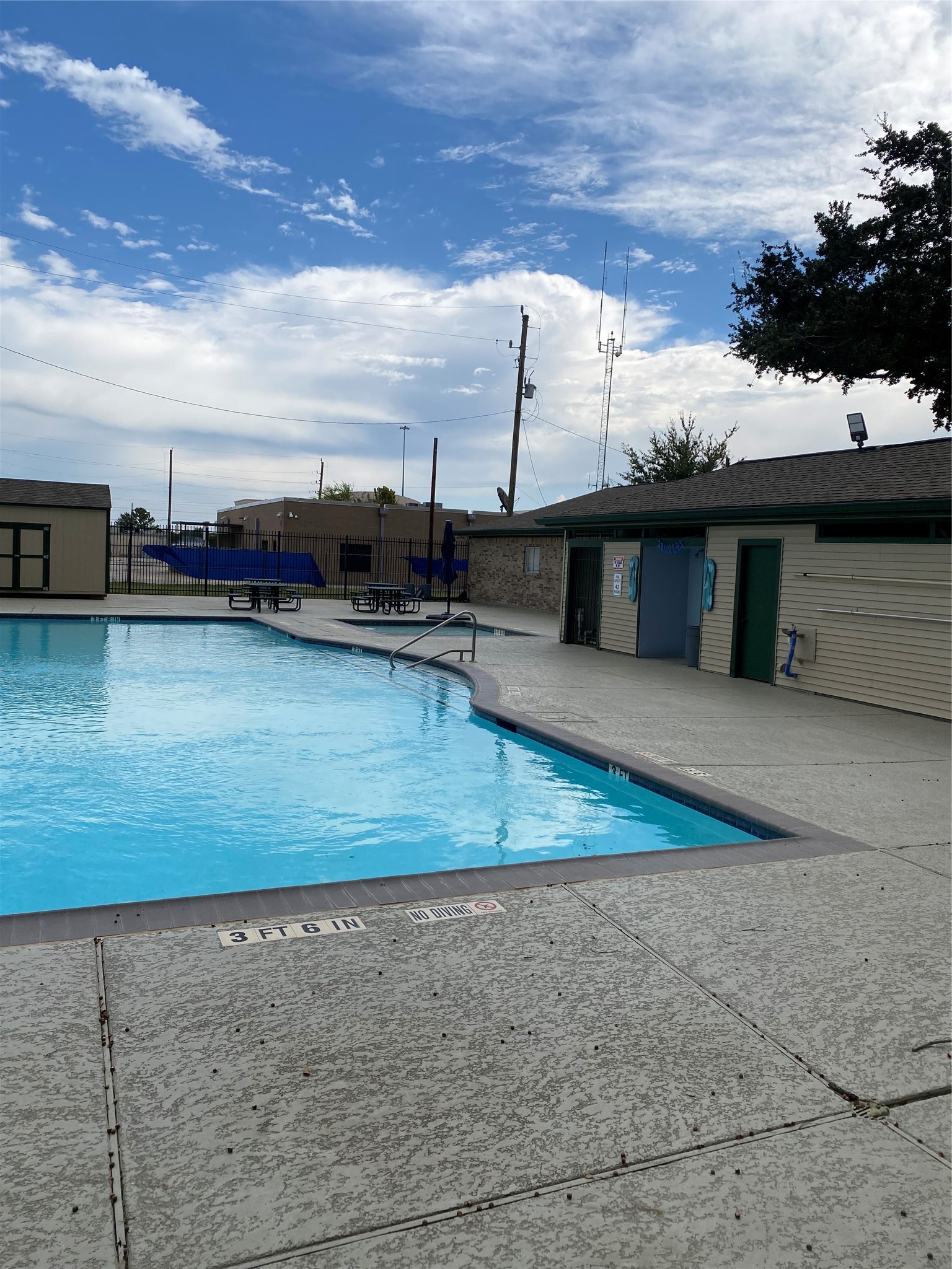 415 North Forest Boulevard Houston, TX 77090 - Photo 2 of 18 a view of a swimming pool with a chair