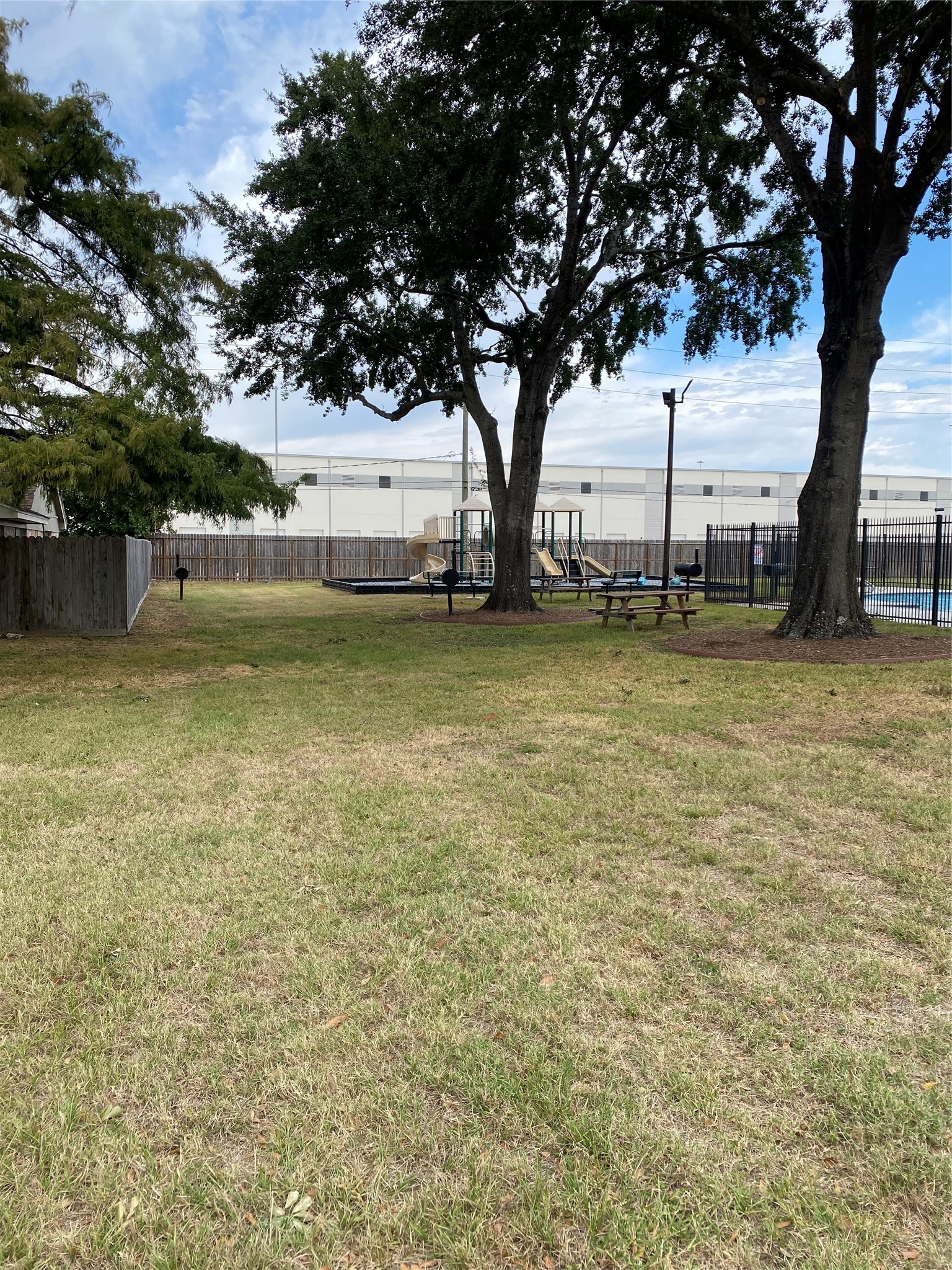 415 North Forest Boulevard Houston, TX 77090 - Photo 3 of 18 a view of a patio with a yard