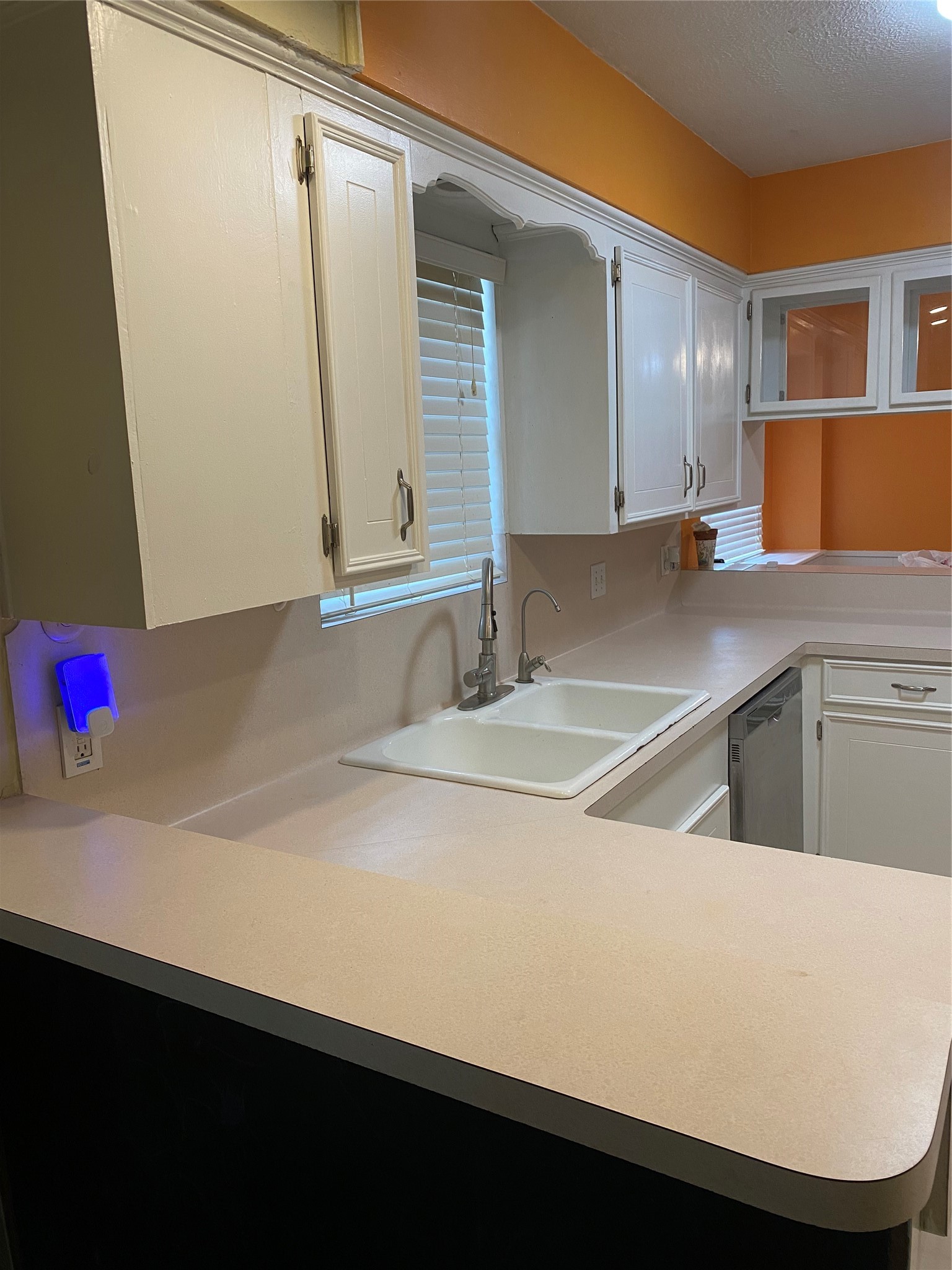 415 North Forest Boulevard Houston, TX 77090 - Photo 8 of 18 a bathroom with a sink and a mirror