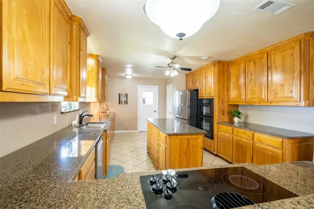 $950,000 | 13978 Ridgetop Road, Roanoke, TX 76262