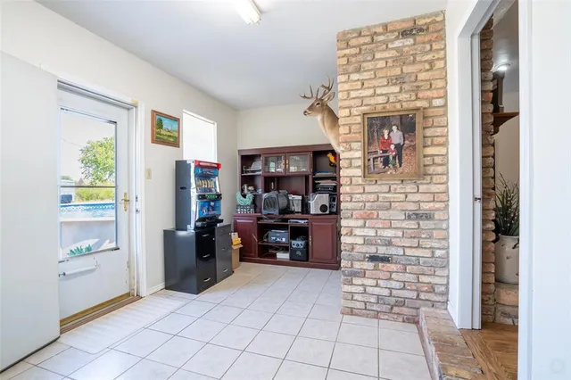 $950,000 | 13978 Ridgetop Road, Roanoke, TX 76262