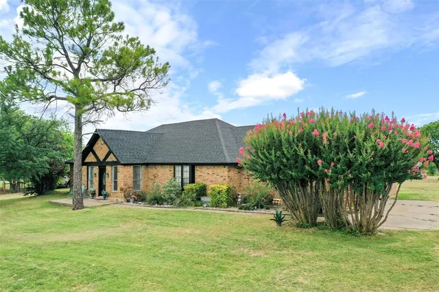 $950,000 | 13978 Ridgetop Road, Roanoke, TX 76262