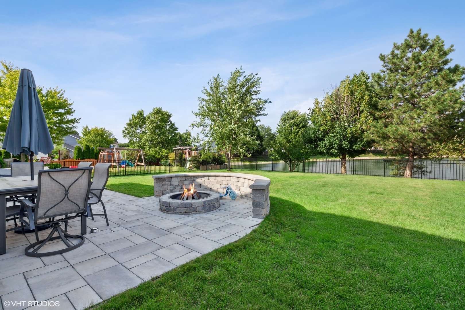 2816 Yosemite Drive Aurora, IL 60503 - Photo 15 of 18 a view of a house with backyard sitting area and garden