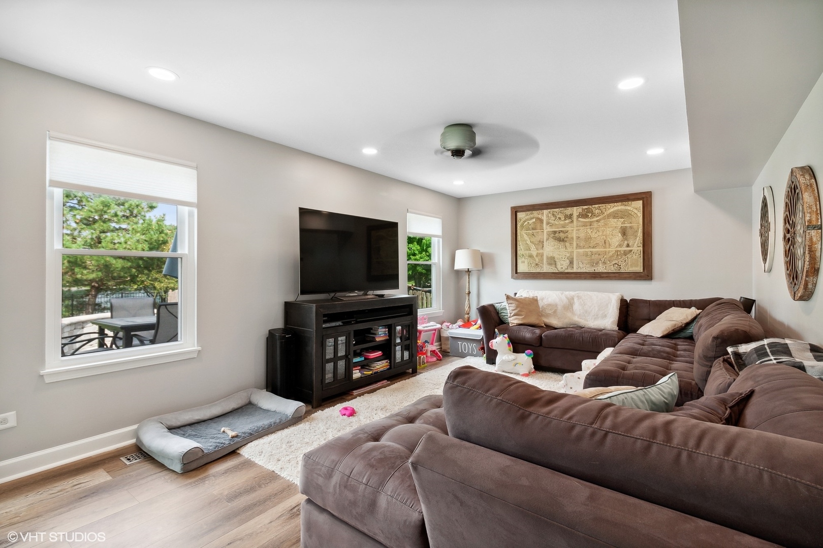 2816 Yosemite Drive Aurora, IL 60503 - Photo 6 of 18 a living room with furniture and a flat screen tv