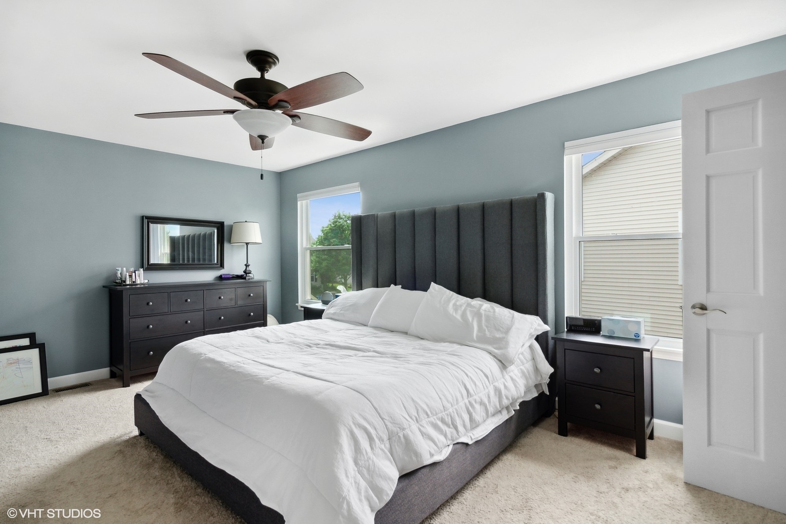 2816 Yosemite Drive Aurora, IL 60503 - Photo 7 of 18 a bedroom with a bed and a flat tv screen