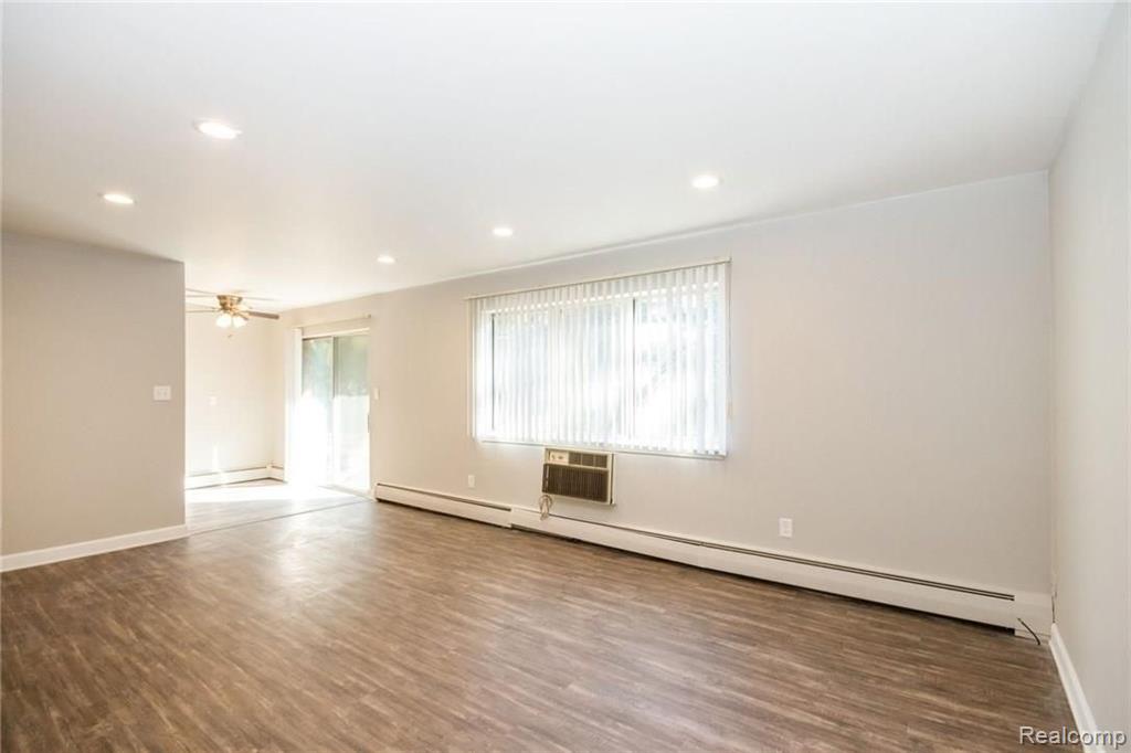 2165 Decker Road, Unit 29 Walled Lake, MI 48390 - Photo 6 of 16