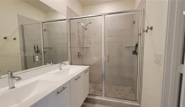 $4,100 | 4675 Northwest 83rd Pass, Doral, FL 33166