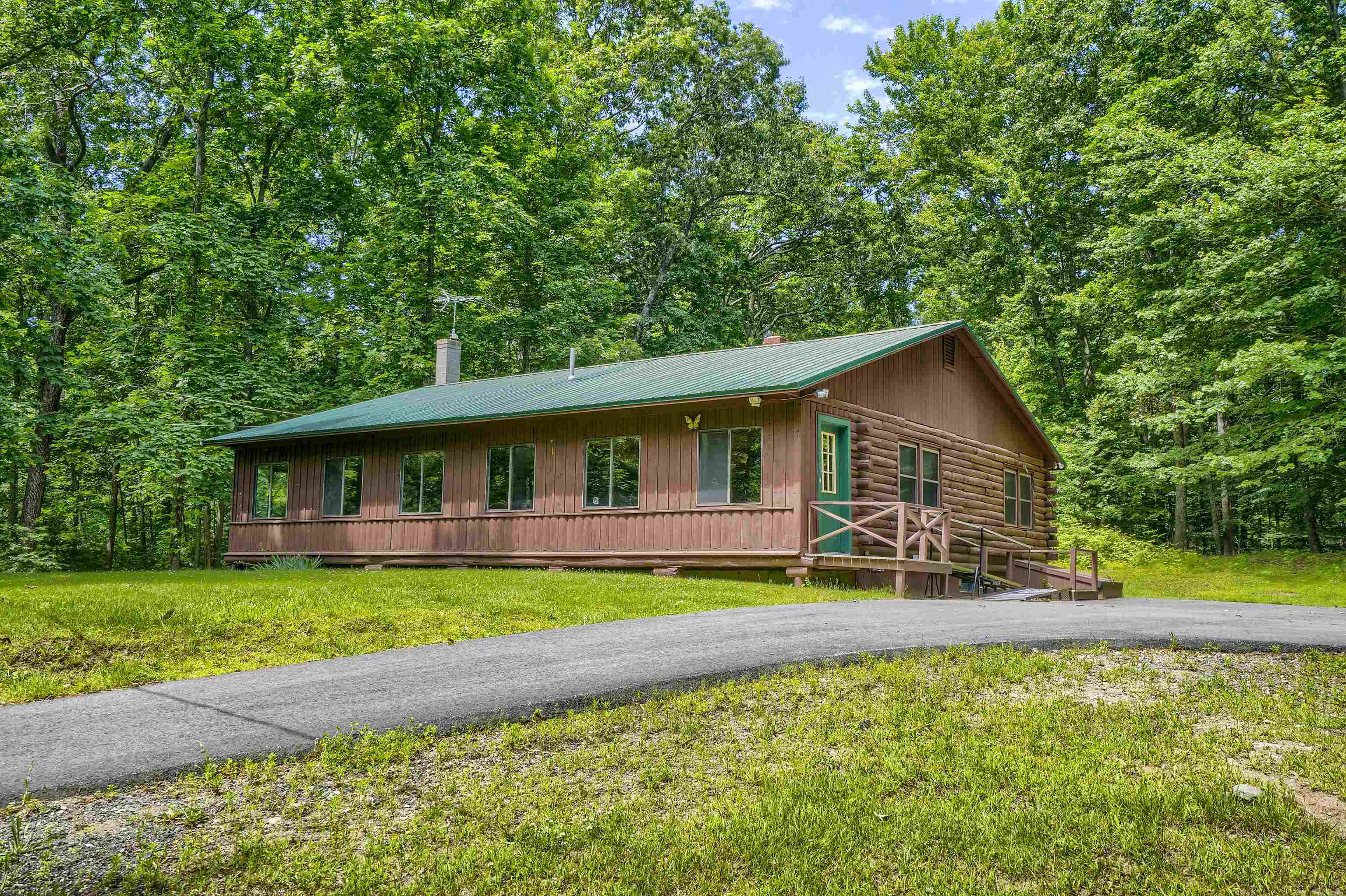 82 Exeter Road Kingston, NH 03848 - Photo 1 of 36