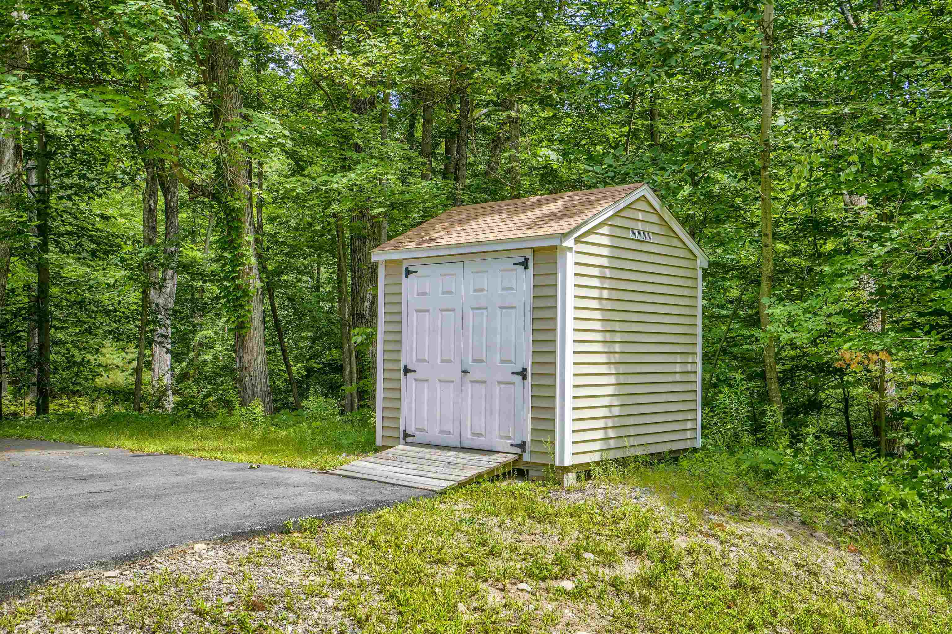 82 Exeter Road Kingston, NH 03848 - Photo 27 of 36