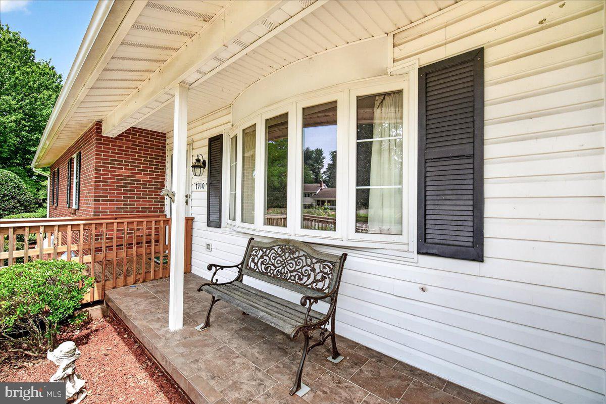 7910 Edgewood Farm Road Frederick, MD 21702 - Photo 8 of 49