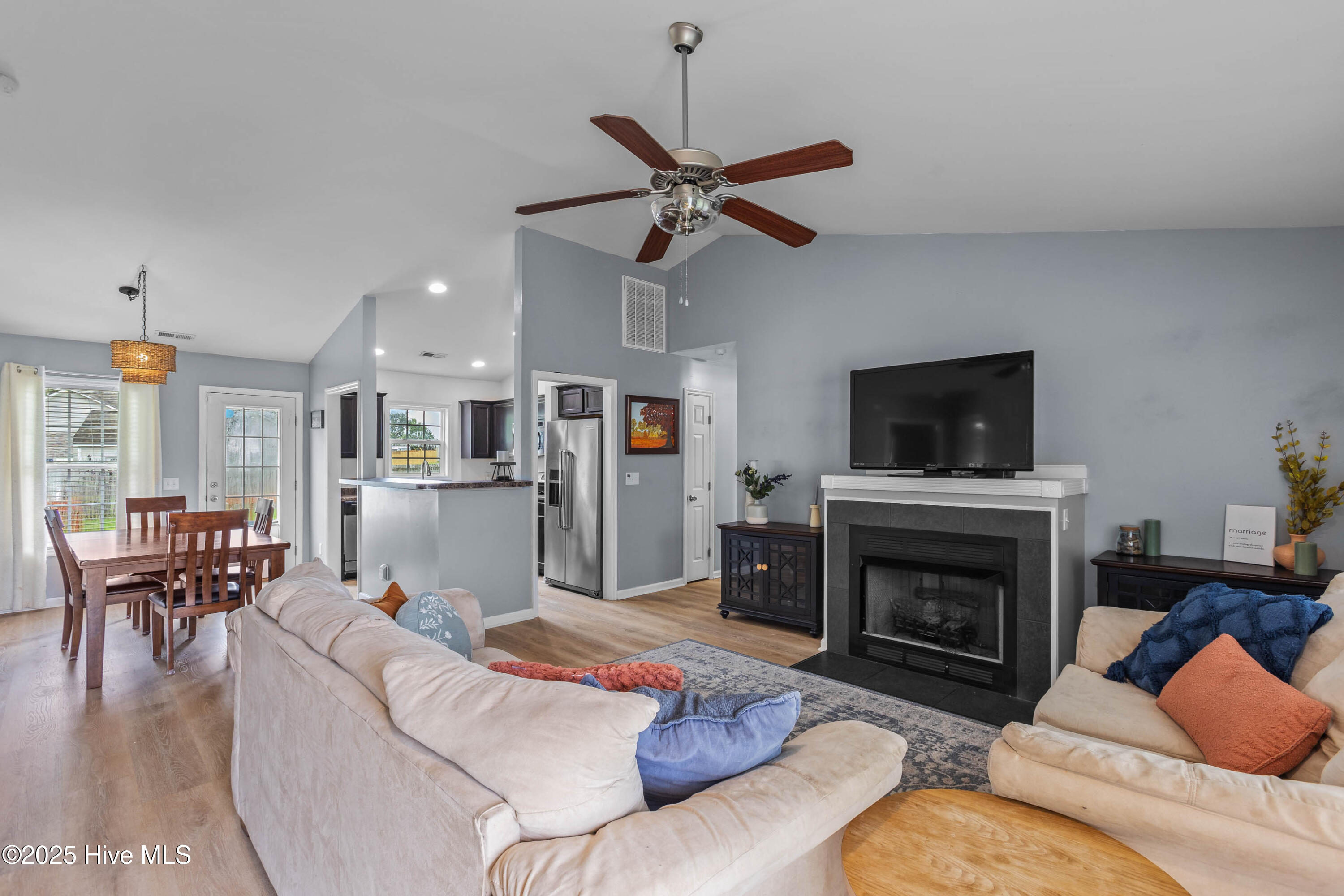 400 Old Stage Road Richlands, NC 28574 - Photo 4 of 31 04