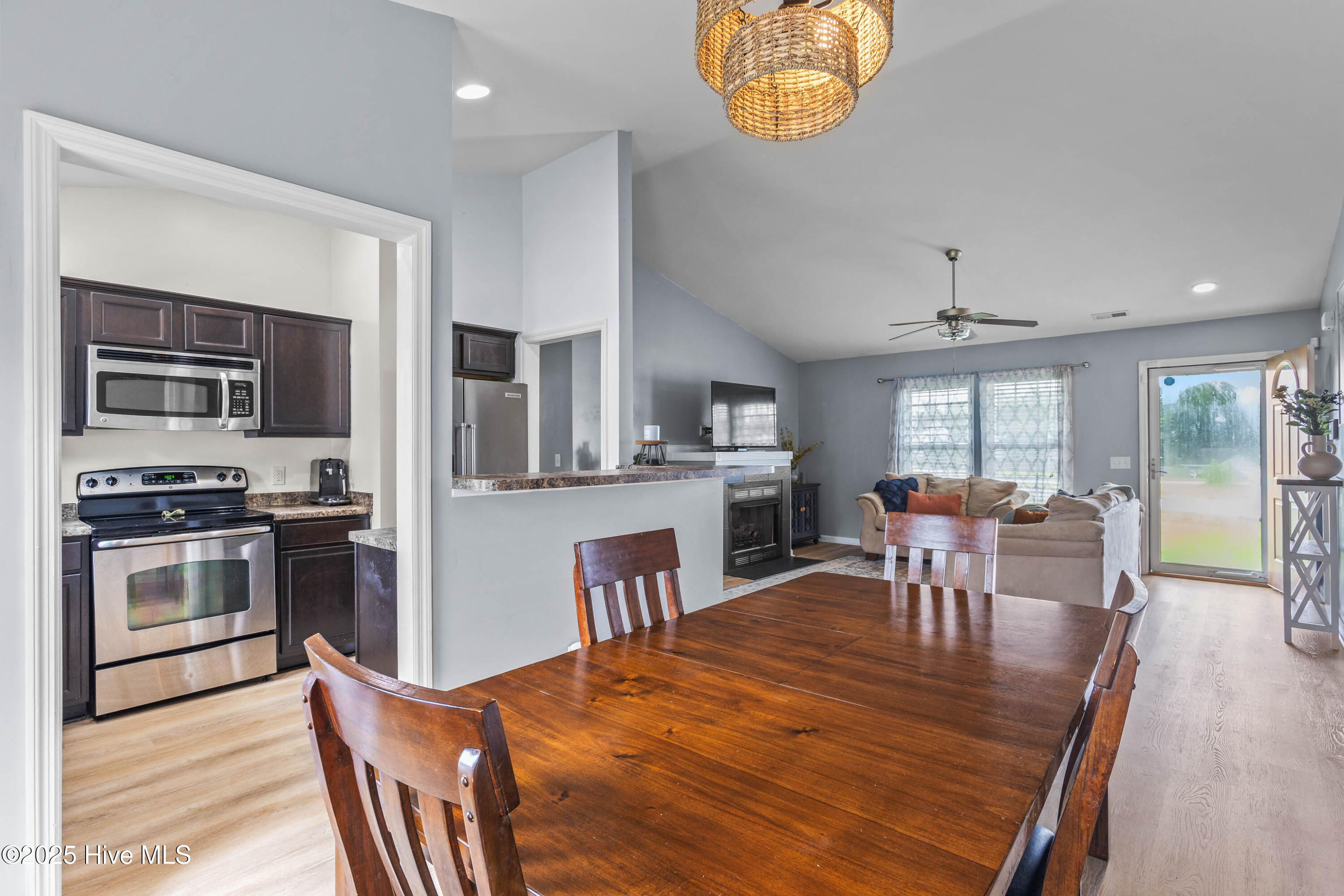 400 Old Stage Road Richlands, NC 28574 - Photo 8 of 31 08