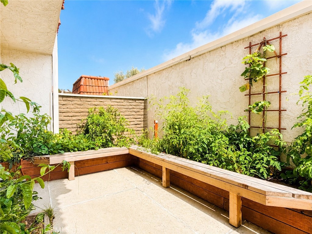 27943 Ridgebrook Court Rancho Palos Verdes, CA 90275 - Photo 31 of 42 Back Patio