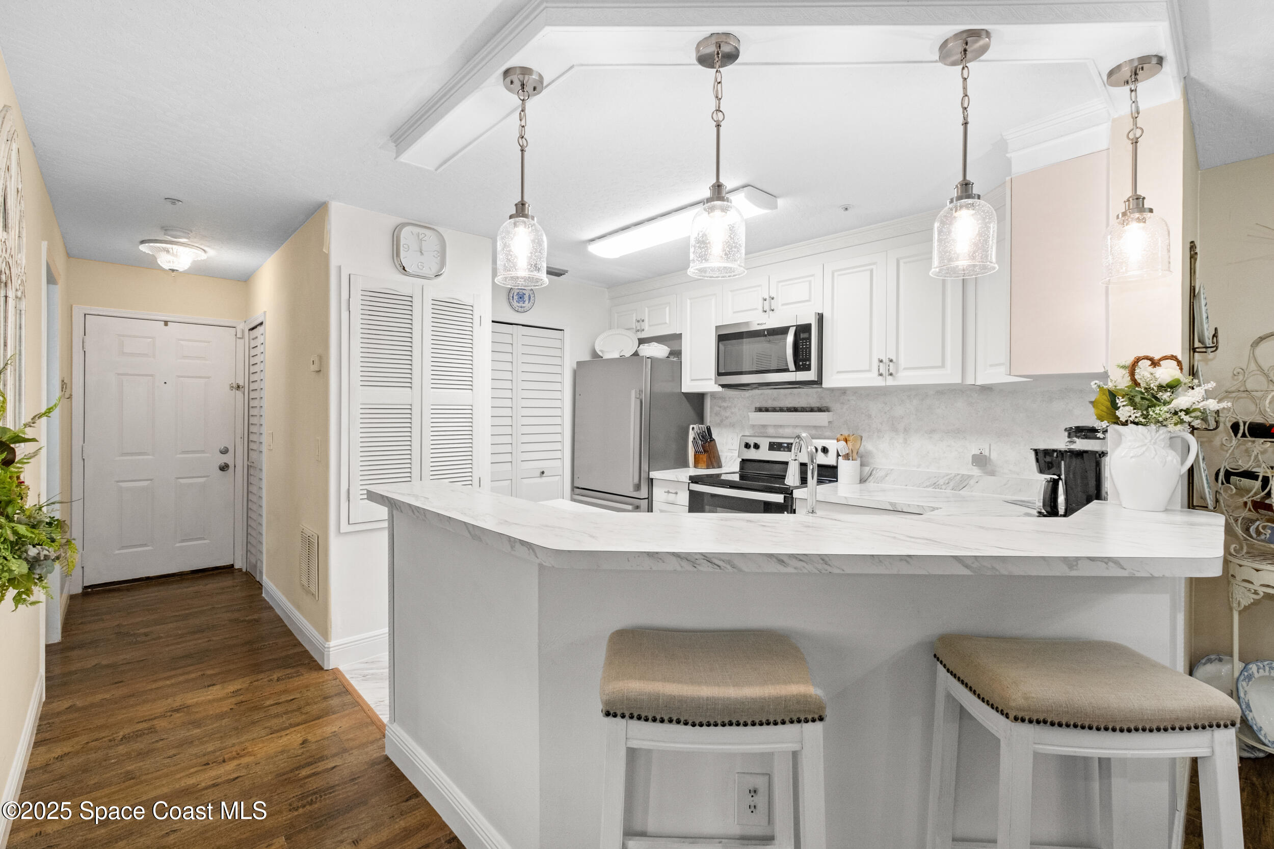 7667 North Wickham Road, Unit 302 Melbourne, FL 32940 - Photo 6 of 27 Breakfast bar