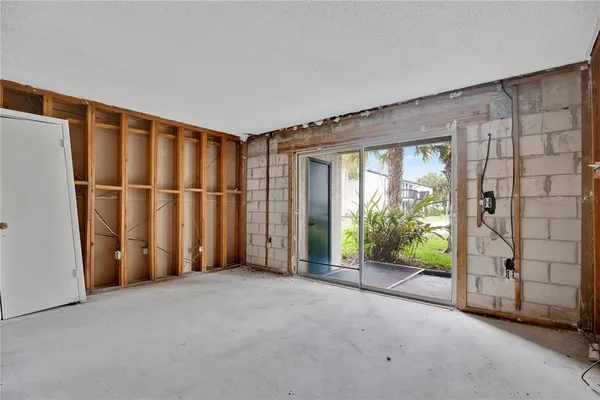 $75,000 | 4111 South Semoran Boulevard, Unit 16, Orlando, FL 32822