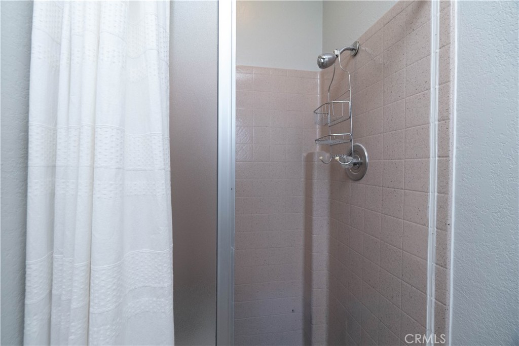 7255 Parkside Place Rancho Cucamonga, CA 91701 - Photo 16 of 33 Bathroom