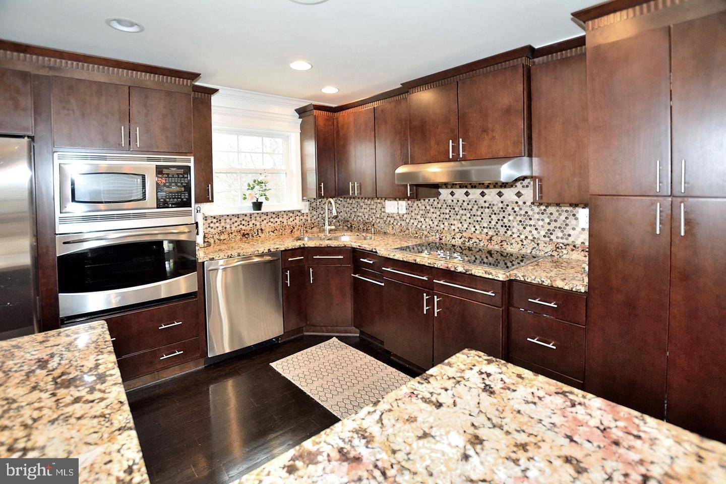 7826 Garner Drive Manassas, VA 20109 - Photo 2 of 23