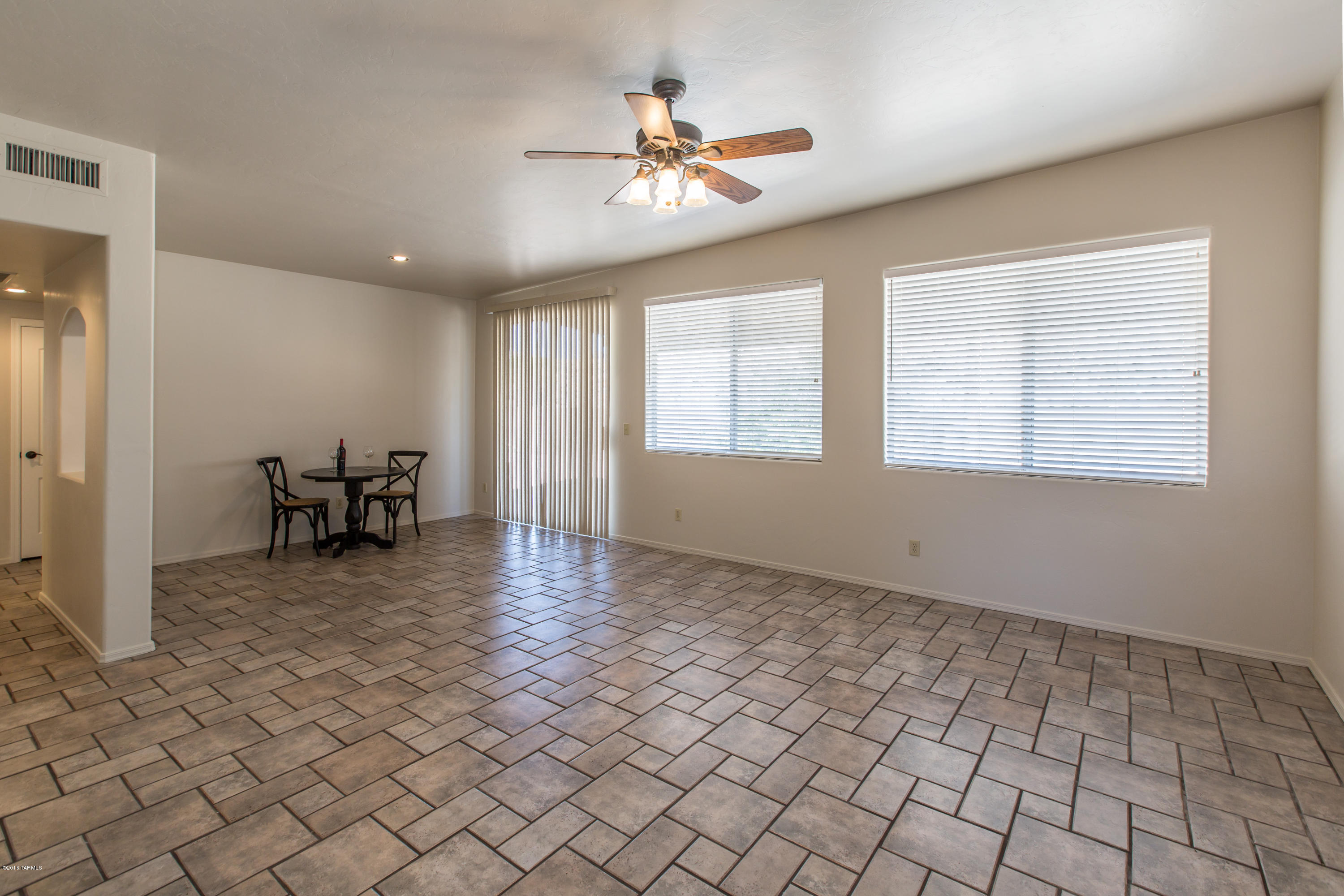 11288 North Sawtooth Road Oro Valley, AZ 85737 - Photo 6 of 27