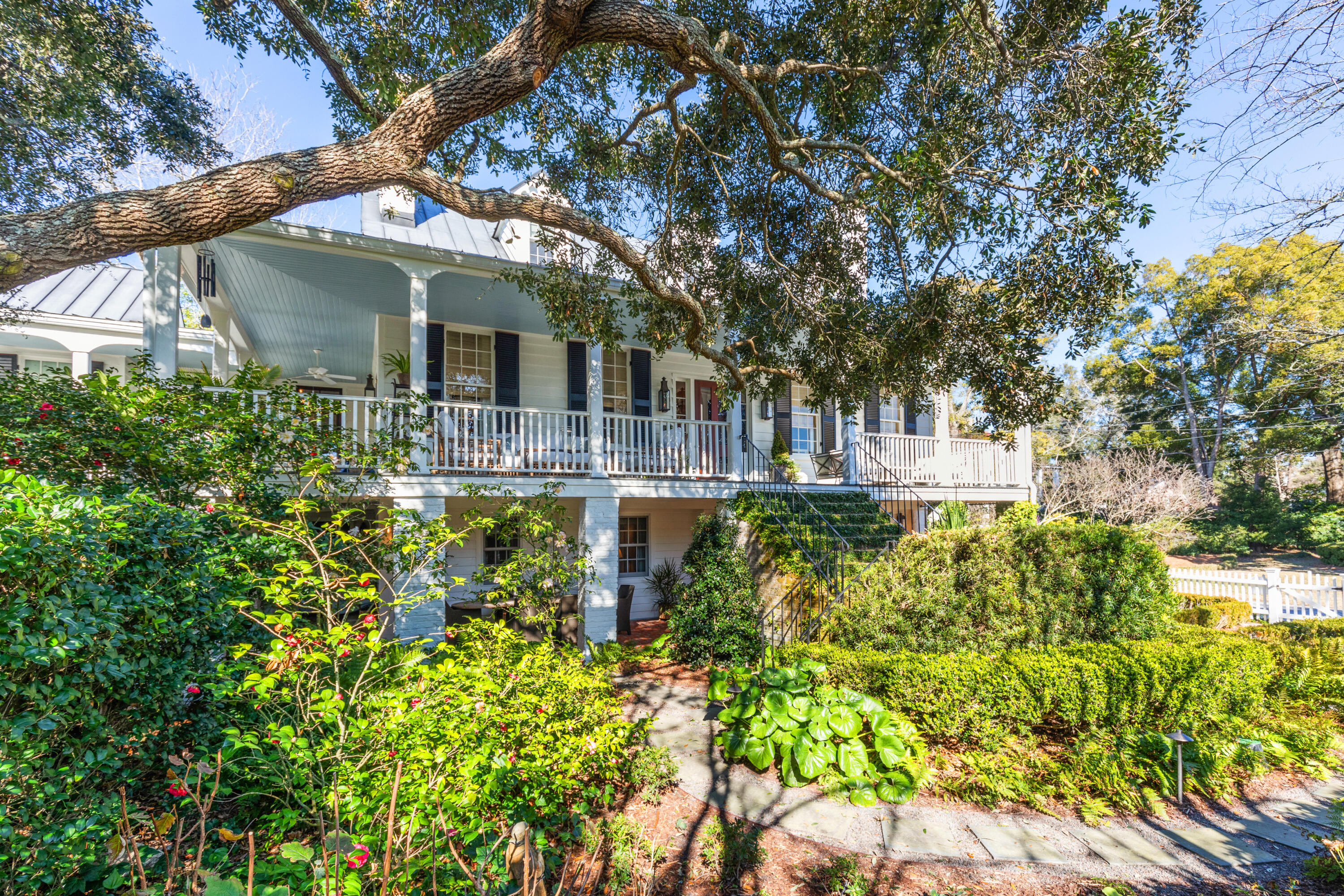 245 Bennett Street Mount Pleasant, SC 29464 - Photo 3 of 97 245BennettSt-KeenEyeMarketing-003