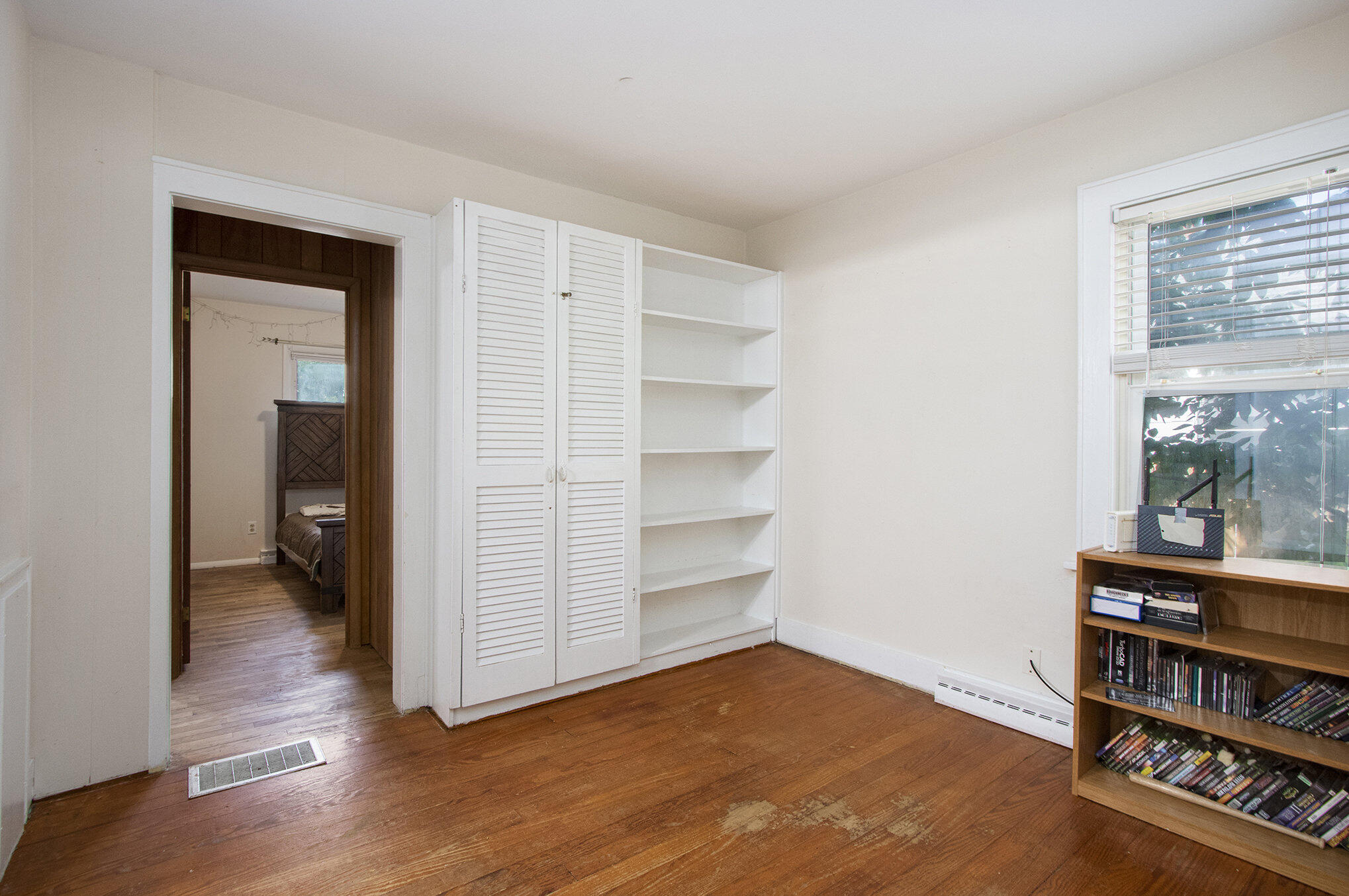 407 Roe Street Buchanan, MI 49107 - Photo 8 of 19 Library