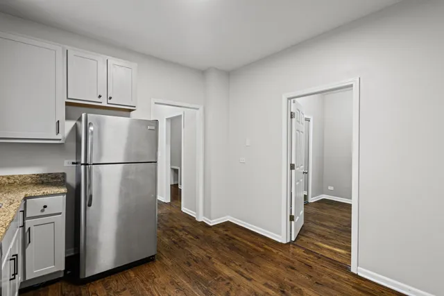 $2,300 | 3251 West Berteau Avenue, Unit 2, Chicago, IL 60618