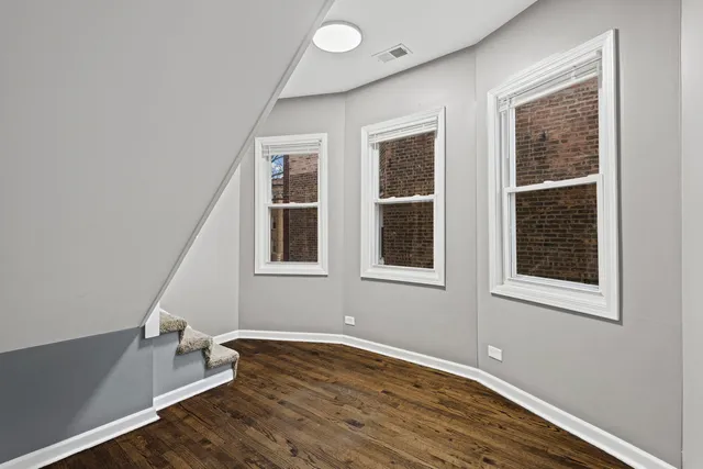 $2,300 | 3251 West Berteau Avenue, Unit 2, Chicago, IL 60618