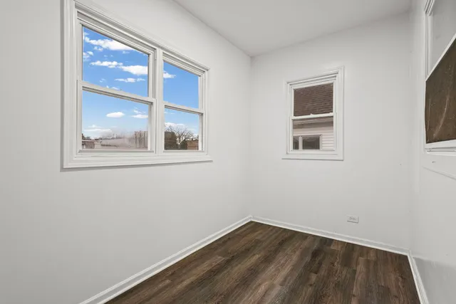 $2,300 | 3251 West Berteau Avenue, Unit 2, Chicago, IL 60618