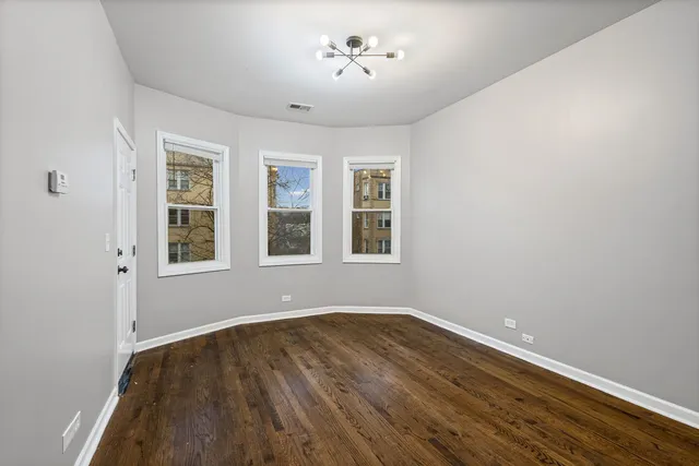 $2,300 | 3251 West Berteau Avenue, Unit 2, Chicago, IL 60618