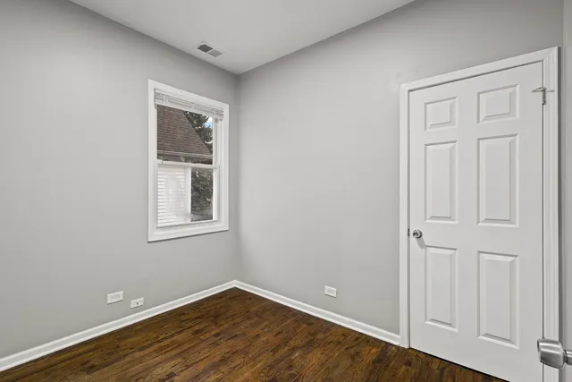 $2,300 | 3251 West Berteau Avenue, Unit 2, Chicago, IL 60618