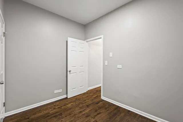 $2,300 | 3251 West Berteau Avenue, Unit 2, Chicago, IL 60618