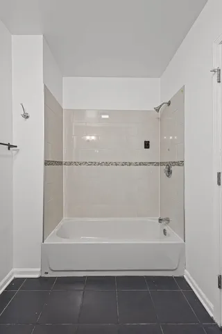 $2,300 | 3251 West Berteau Avenue, Unit 2, Chicago, IL 60618