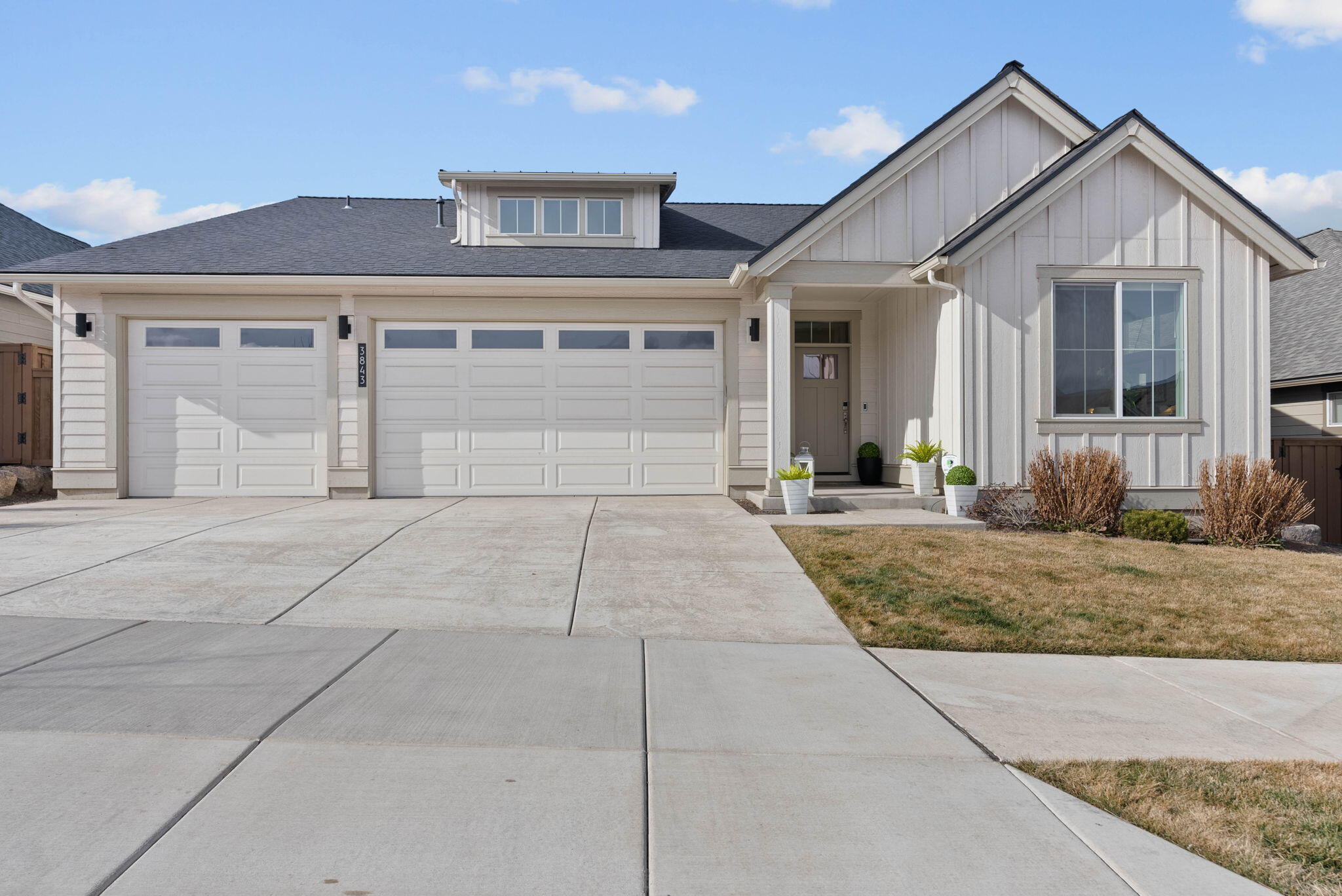 3843 Northeast Oakside Loop Bend, OR 97701 - Photo 2 of 51 30-web-or-mls-Riley Visuals-30