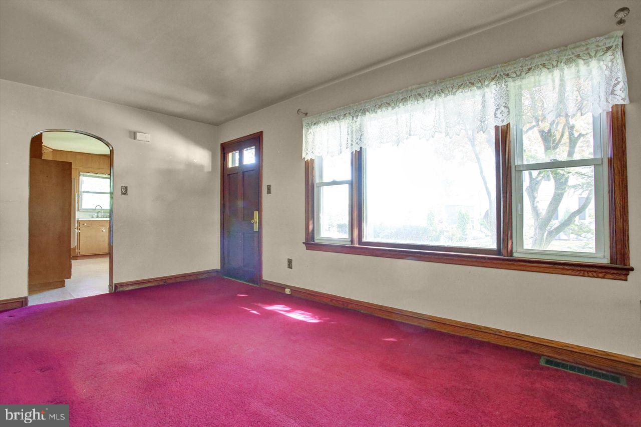 200 Parkside Avenue Reading, PA 19607 - Photo 3 of 29