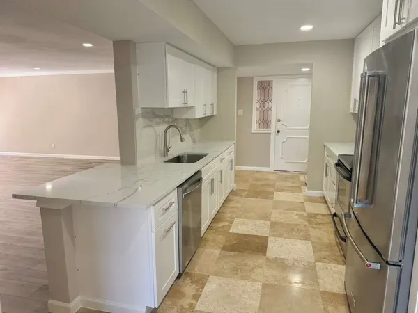 $2,400 | 5050 Ambassador Way, Unit 212, Houston, TX 77056