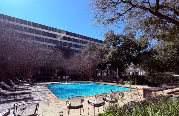 $2,400 | 5050 Ambassador Way, Unit 212, Houston, TX 77056