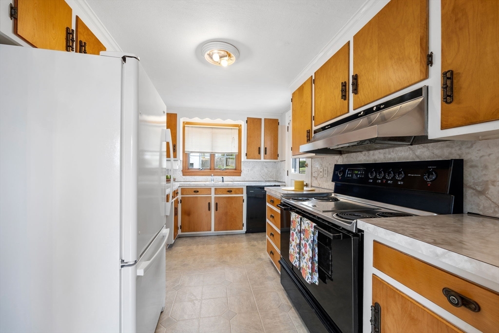 25 Boston Rock Road Melrose, MA 02176 - Photo 9 of 28 Gallery Image 9