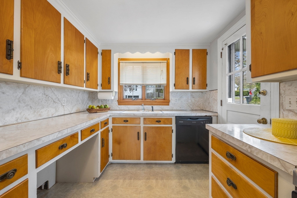 25 Boston Rock Road Melrose, MA 02176 - Photo 10 of 28 Gallery Image 10