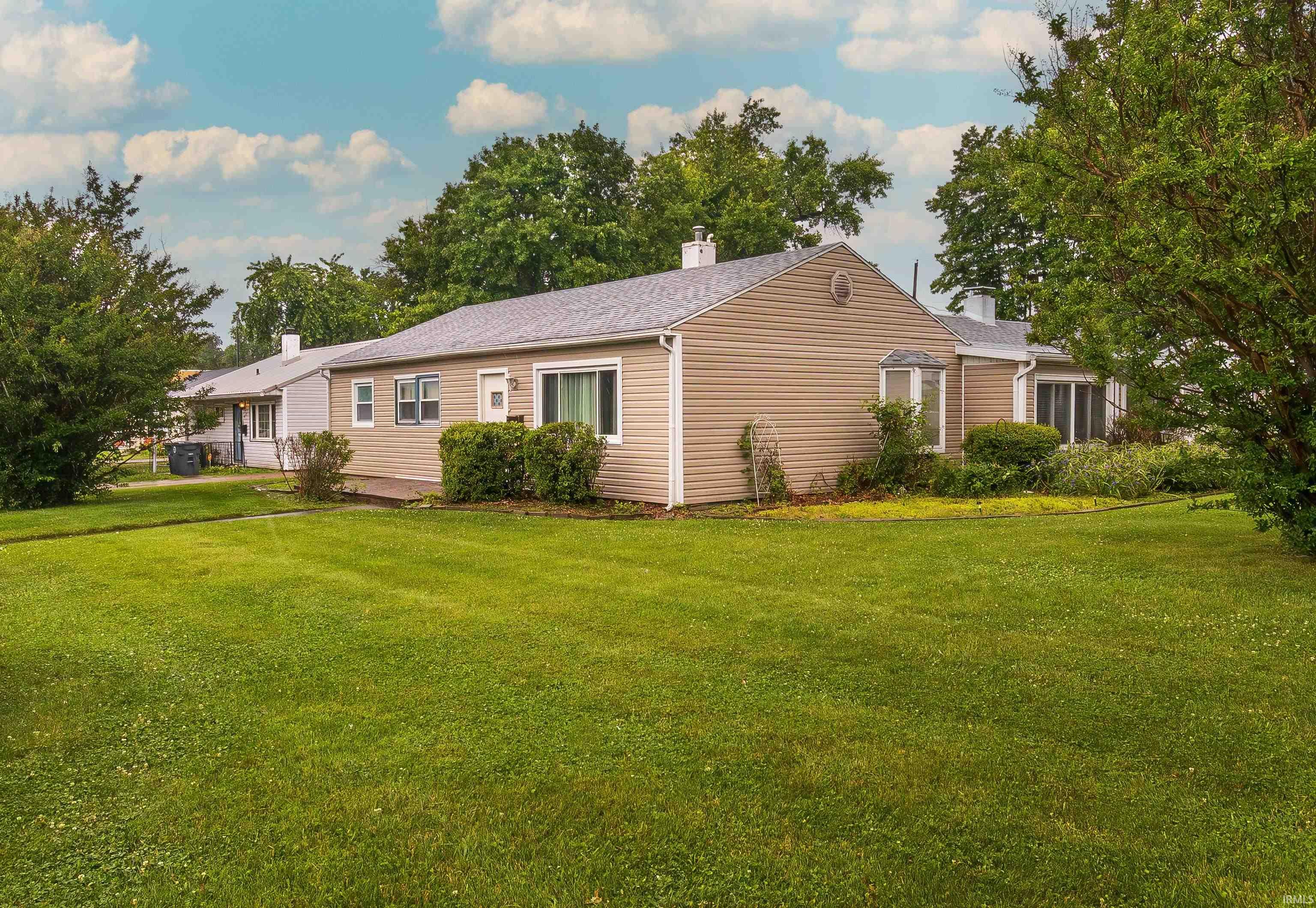 601 West Mill Road Evansville, IN 47710 - Photo 2 of 28