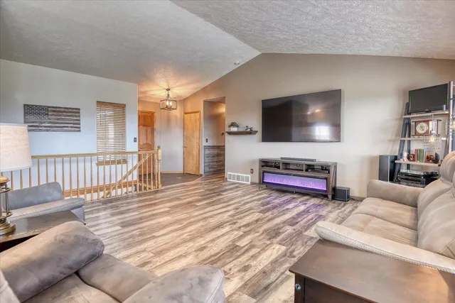 $879,999 | 6930 North Lynden Road, Otis Orchards, WA 99027