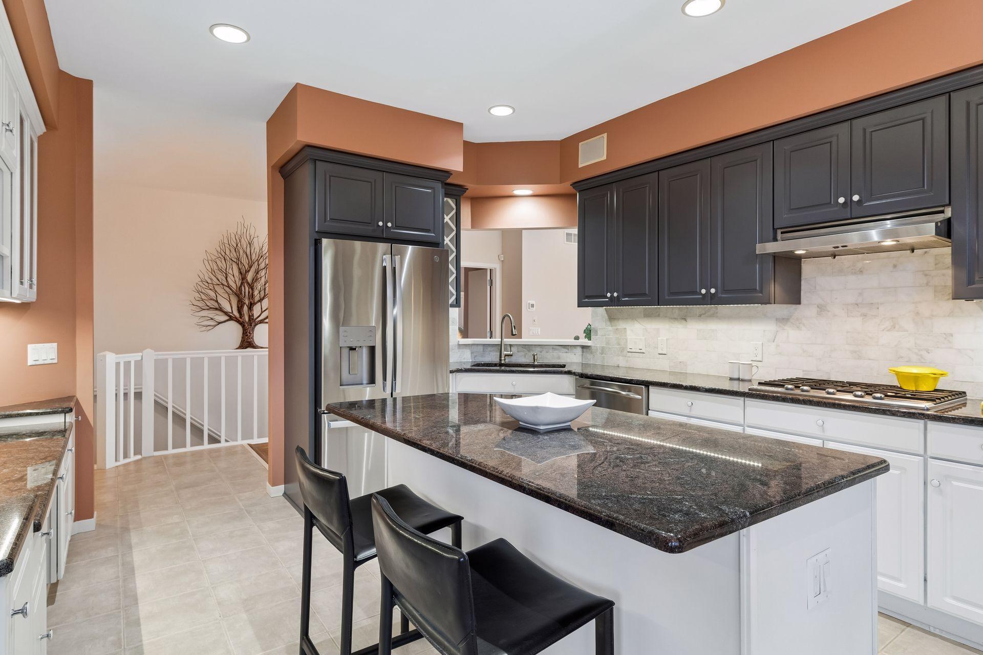 7052 Crowne Oak Road Eden Prairie, MN 55344 - Photo 12 of 58