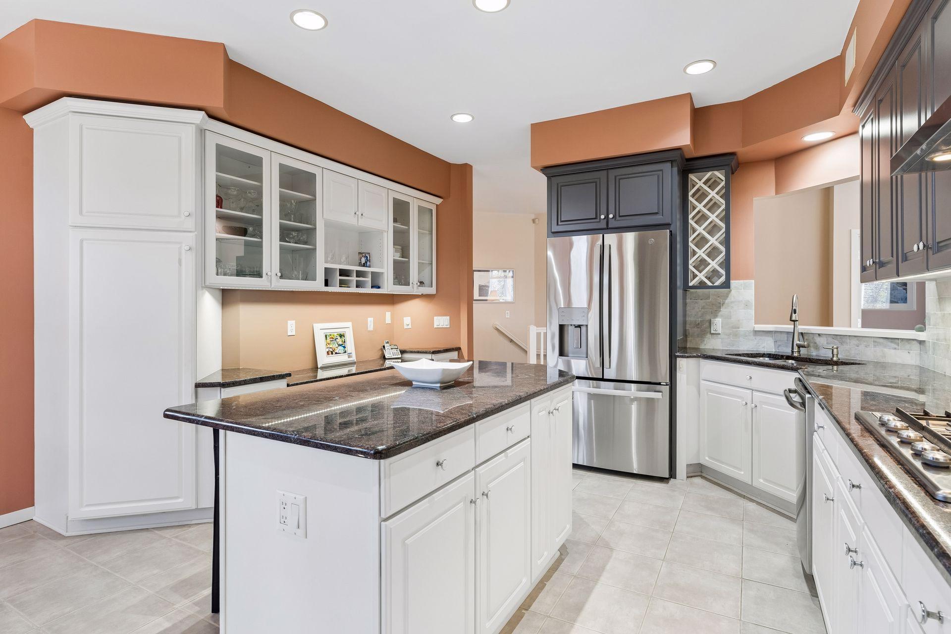 7052 Crowne Oak Road Eden Prairie, MN 55344 - Photo 14 of 58