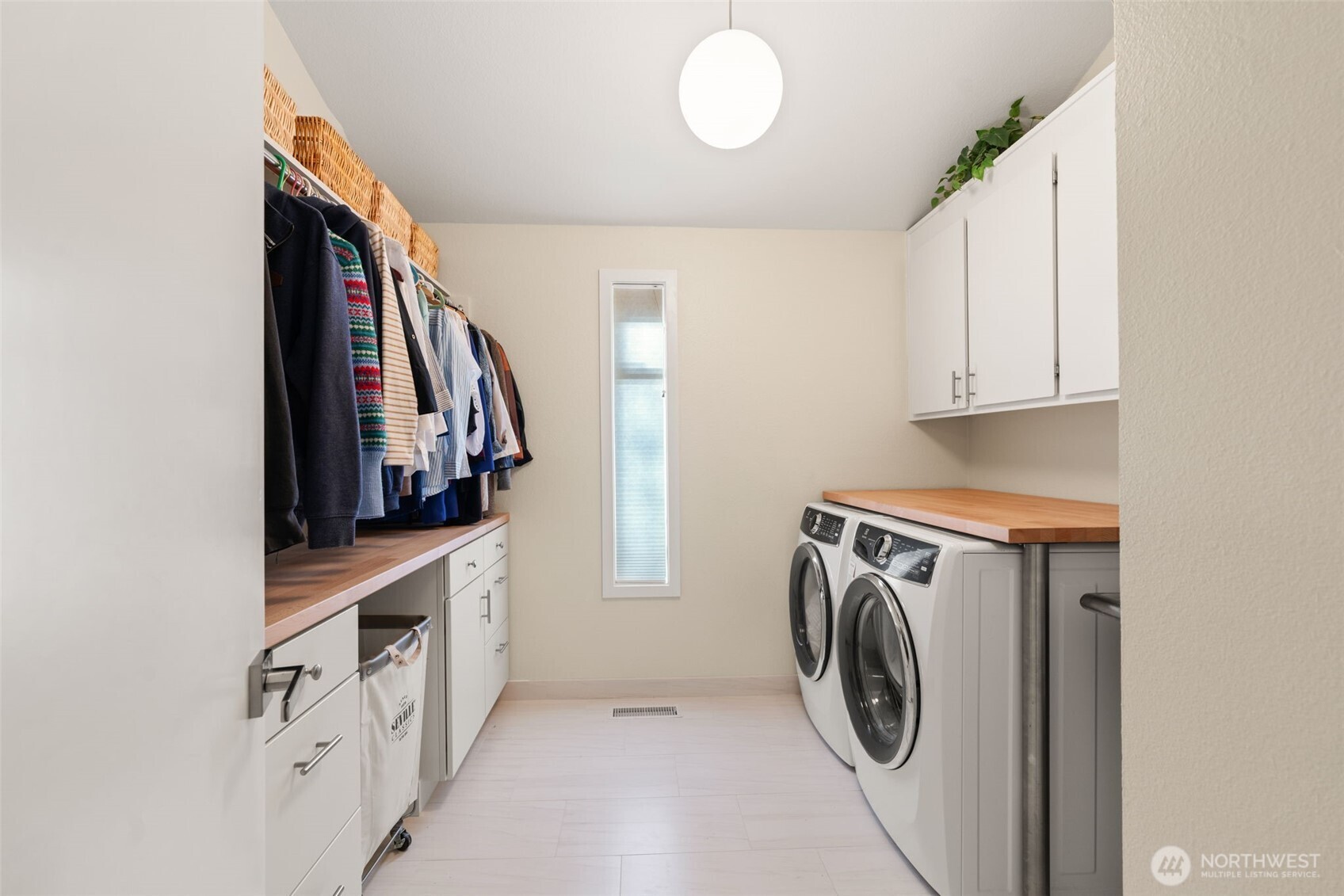 7819 175th Street Southwest Edmonds, WA 98026 - Photo 31 of 40 a utility room with dryer and washer
