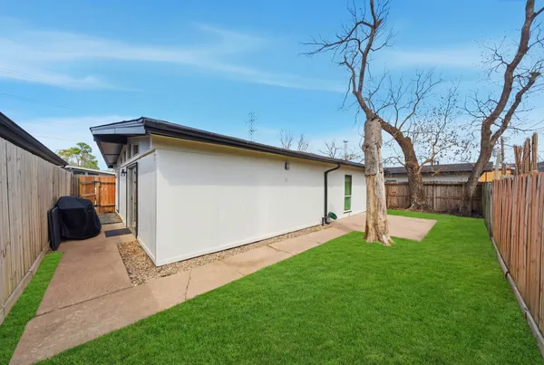 $1,850 | 4102 Sherwood Lane, Unit 8, Houston, TX 77092