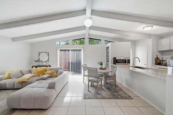 $1,850 | 4102 Sherwood Lane, Unit 8, Houston, TX 77092