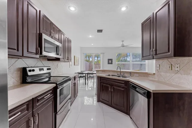 $3,000 | 6289 Crescent Lake Way