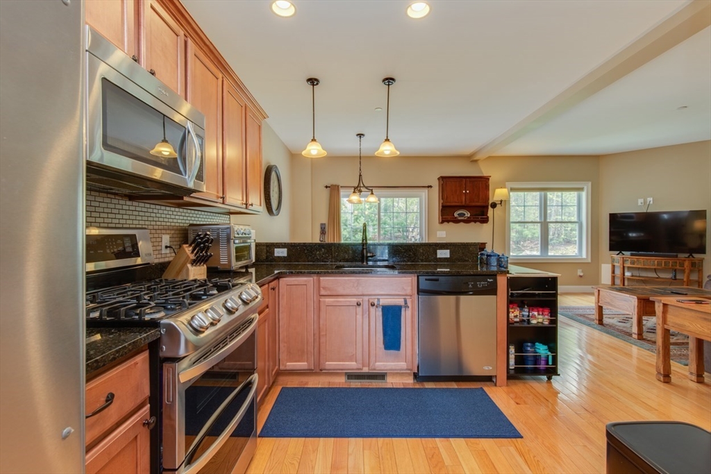 89 Woodview Way, Unit 89 Manchester, NH 03102 - Photo 12 of 42