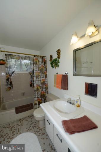 3708 Pinelea Road Baltimore, MD 21244 - Photo 11 of 21 Bath