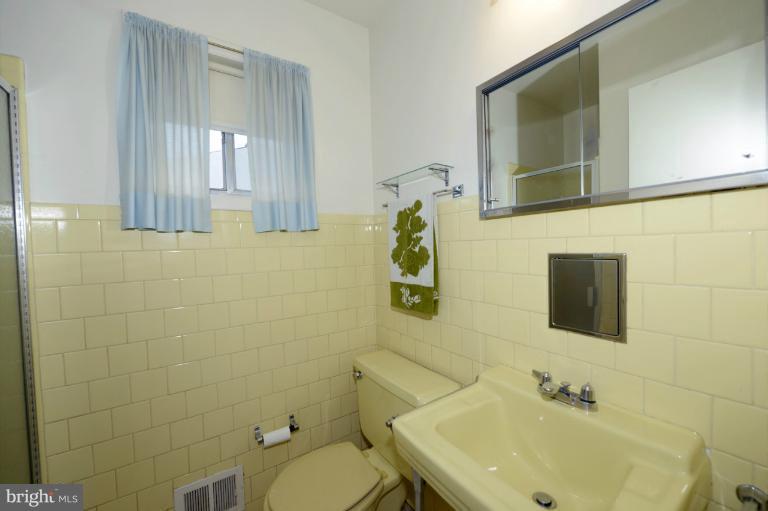 3708 Pinelea Road Baltimore, MD 21244 - Photo 17 of 21 Bath (Master)