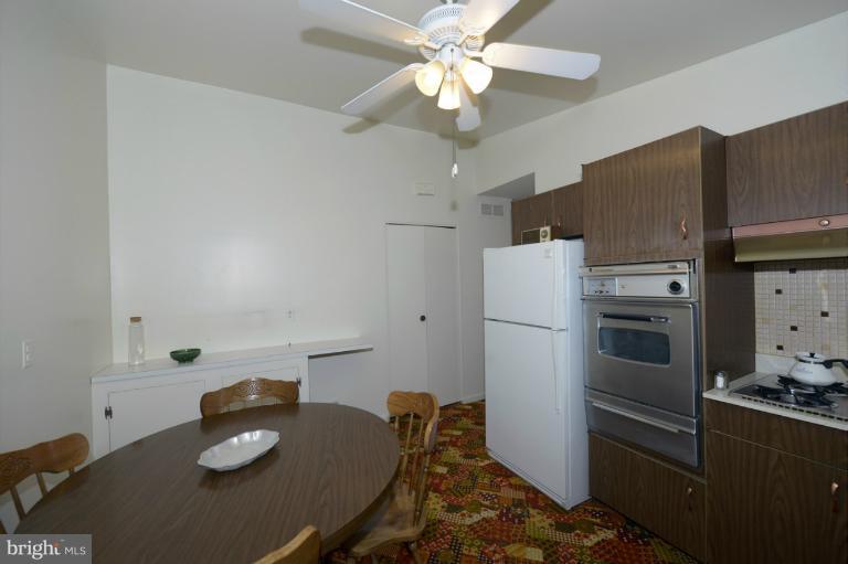 3708 Pinelea Road Baltimore, MD 21244 - Photo 9 of 21 Kitchen